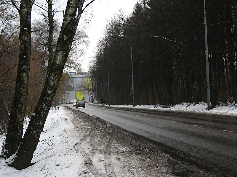 Gotta cross the street again on my way back. It's just a 2 lane road though so it's not bad.