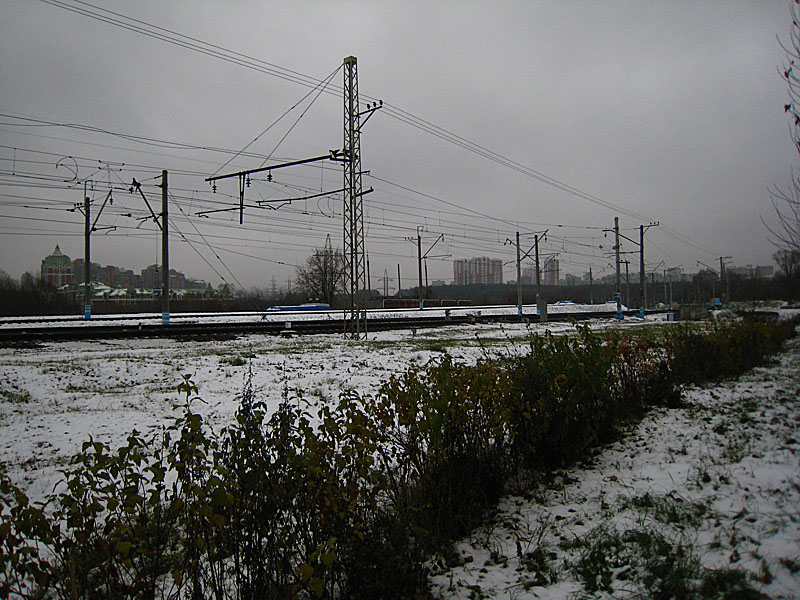 The train tracks near the park. About 1/3 into my run.