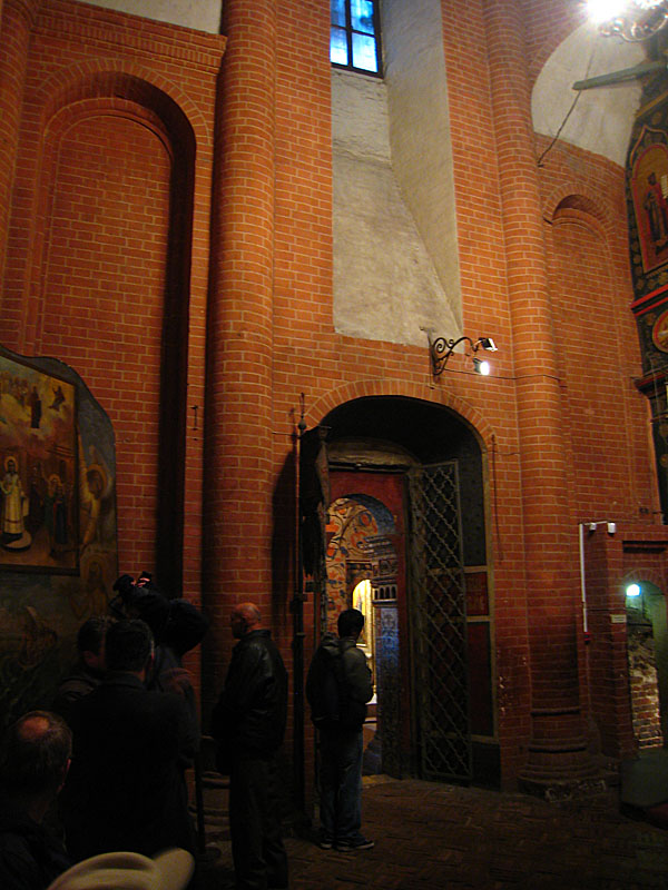 And finally, to the left showing the door we came in. This was the biggest and tallest hall.