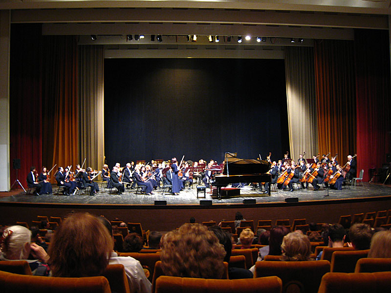 The orchestra appeared.