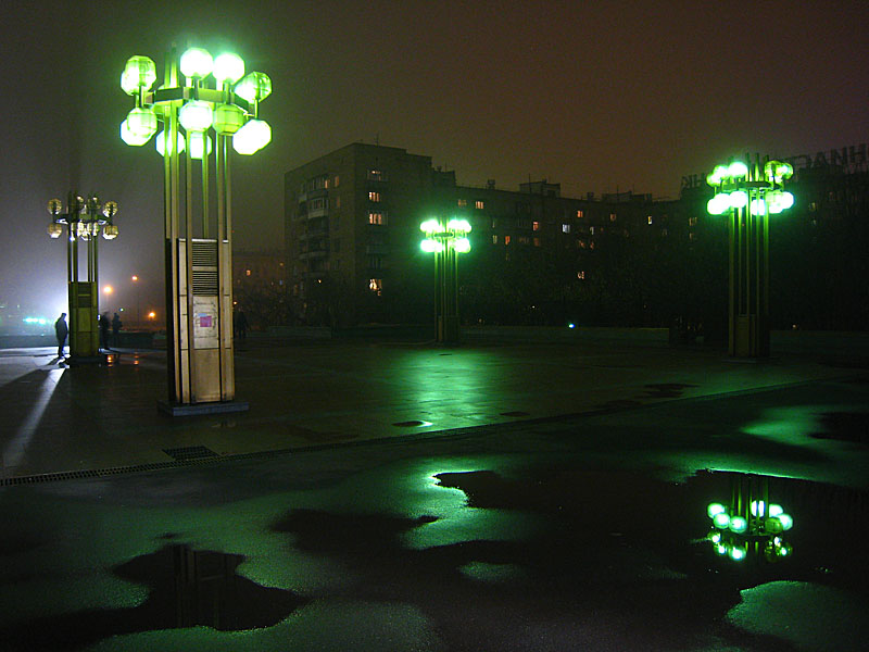 These neon lights were ridiculously cool. I wonder if because they are green, then they don't ruin one's night vision, or bat's vision.