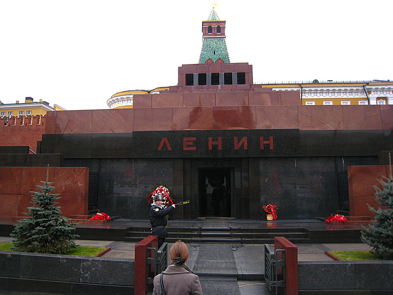 Lenin's tomb. We didn't go in to see the body this time, but next weekend I hope to go in and see his pink face. (Apparently he has a pink hue to him)