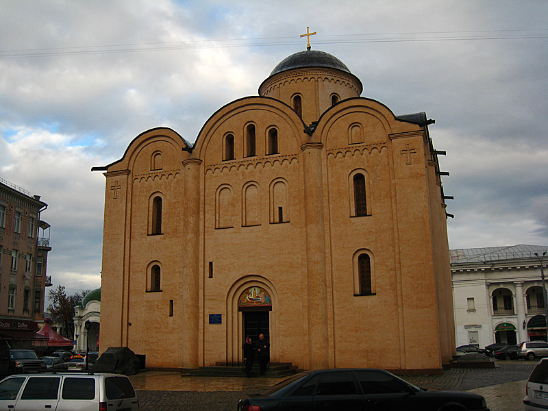 After getting sort of lost in the part of Kyiv that was visible in the panorama overlooking the Dnieper (the part close to the river), we headed toward the hill-range and found this church on the way.