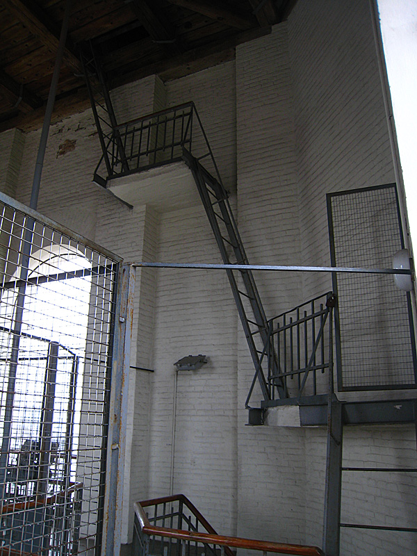 There was one more set of stairs leading up to the dome level but it was blocked off and I didn't feel like risking arrest.