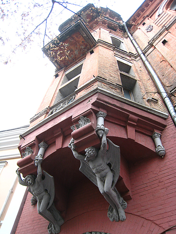 These chimeras had the tough job of holding up all the floors above them.