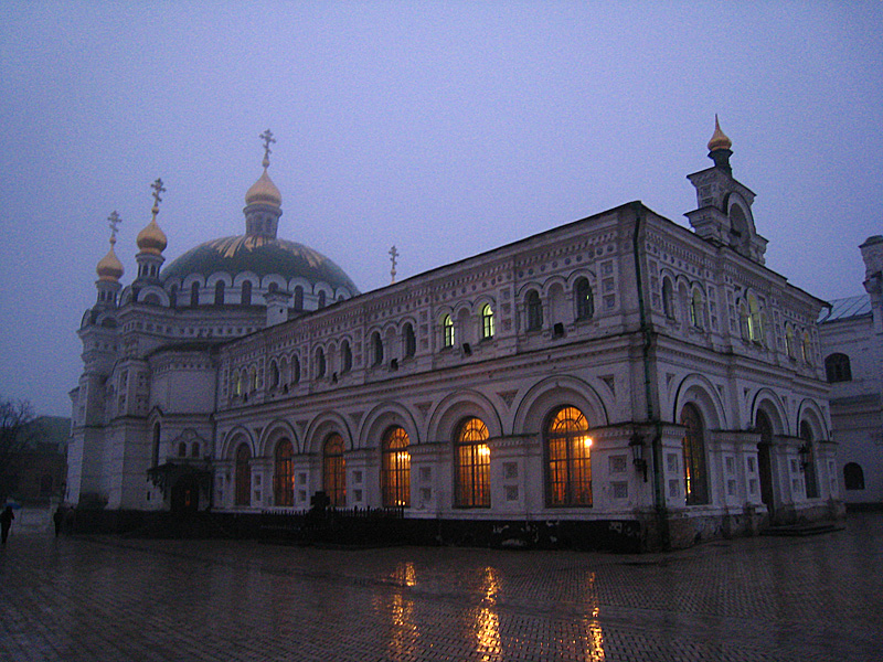 On the side of the huge cathedral stood another churchlike building.