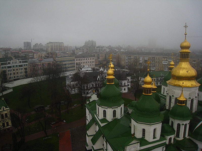 Now looking down from the 2nd level back into the grounds. For some reason, looking back at this photo on my computer gives me vertigo.