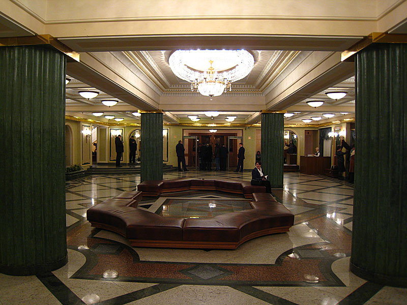 The Большой (Big) Lobby where we were to see Swan Lake.