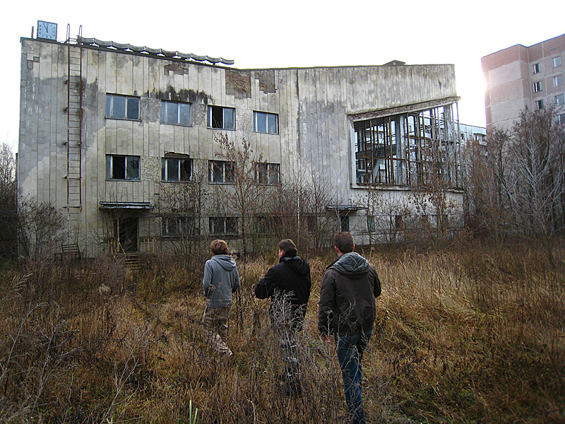 Now off to see the swimming pool. Chris bravely leading the way.