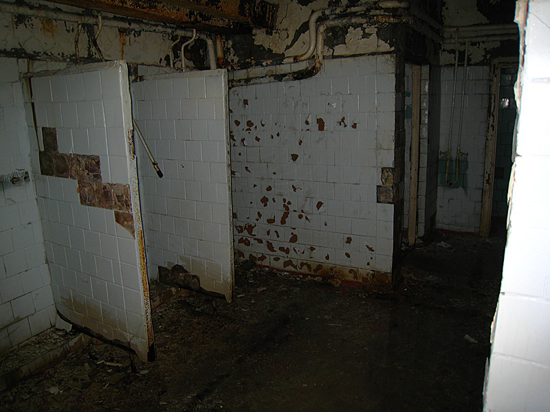 Hey! These look like our showers in Moscow. (not really, well sorta)