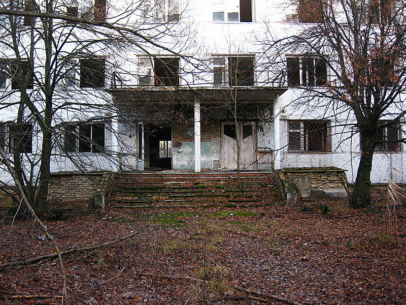 A building we passed on the way to the school area that I wanted a photo of on the way back. Unfortunately, I didn't get to spend a lot of time here because we were in a rush to get lunch.