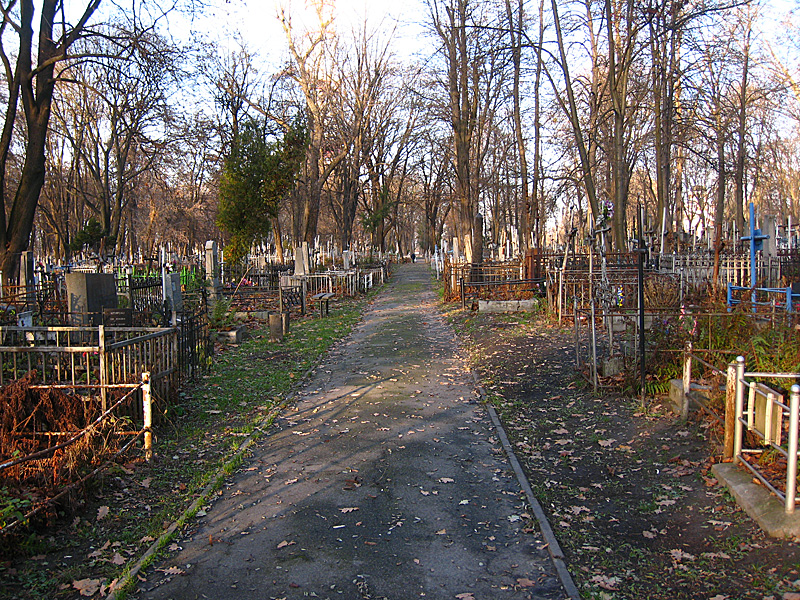 The cemetery. Can you tell what the major religion is over here? It was a bit disappointing, as it wasn't as interesting as some really old graveyards in England or someplace like that.