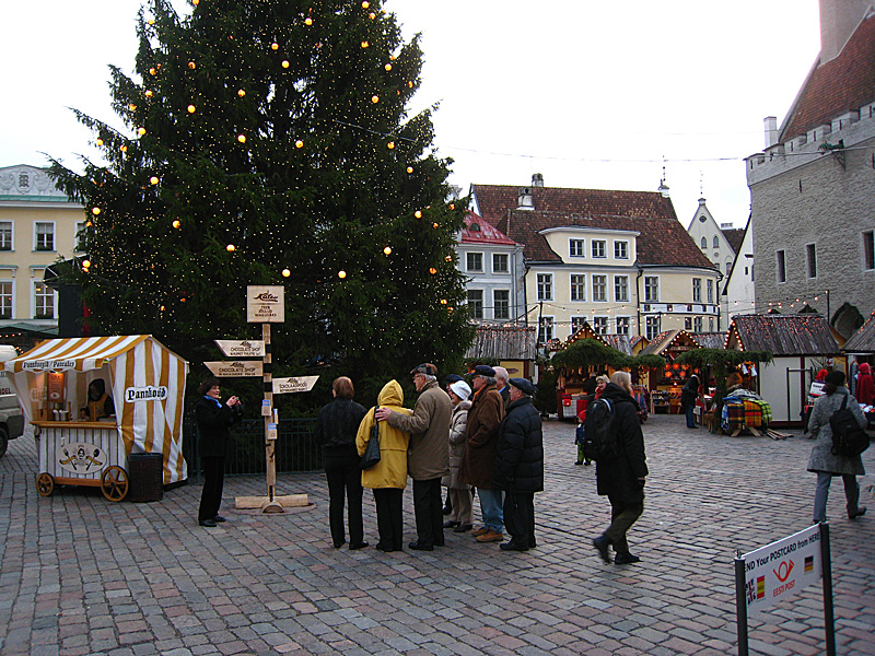 A Christmas market! Complete with Christmas music. The first sign of Christmas I had seen this year. It was wonderful.