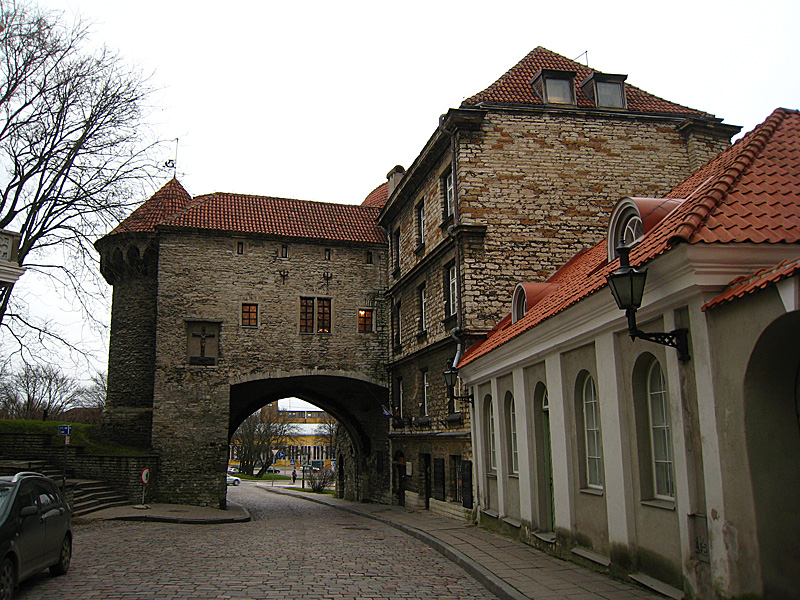 Fat Margaret from the other side. The museum entrance is right at the end of the white columns.