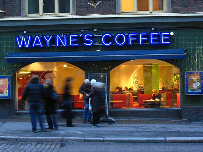 Someone tell Wayne he's got a job, even his own place lined up here if he ever wants to move. We went in later in the day to enjoy a drink.