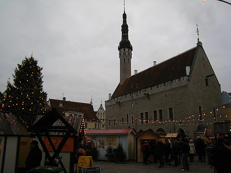 Back in Tallinn, and it's populated! The atmosphere was much more comfortable.