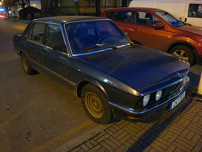 Check it out. Someone's got good taste here in Tallinn. And the dash wasn't even cracked. They're lucky.